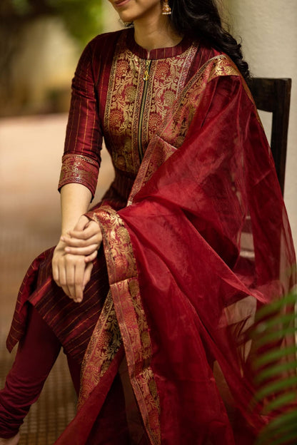 Classy Lurex Suit With Dupatta