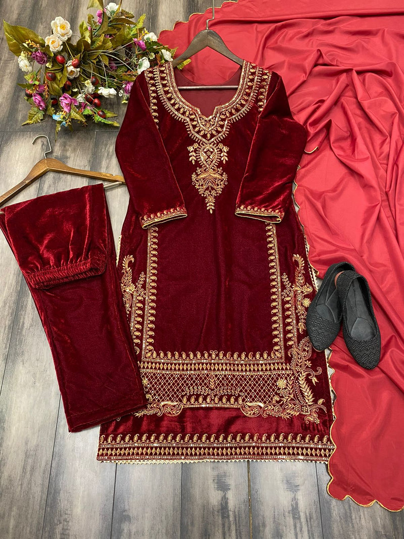 Santoon Designer Velvet Suit With Dupatta