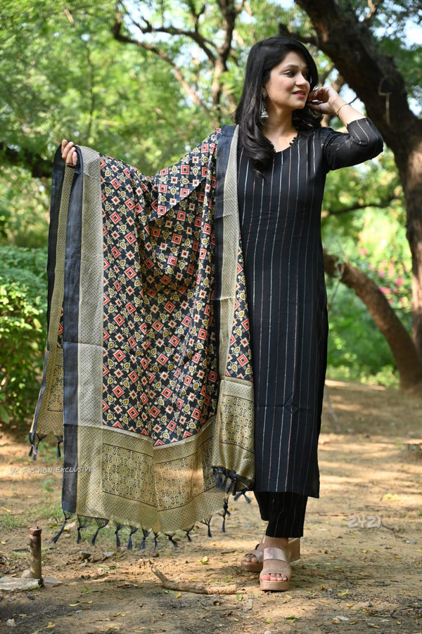 BEAUTIFUL ZARI SILK HANDLOOM KURTA SET