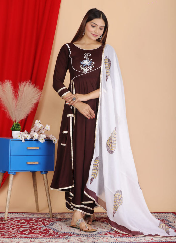 Reyon Embroidery kurti Set with deep back design