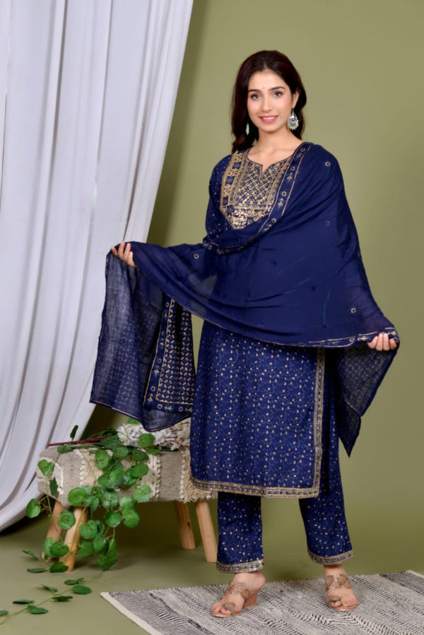 BEAUTIFUL HAVY KURTI WITH ZARI & SIQENCE WORK