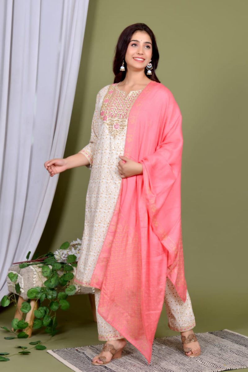 BEAUTIFUL HAVY KURTI WITH ZARI & SIQENCE WORK